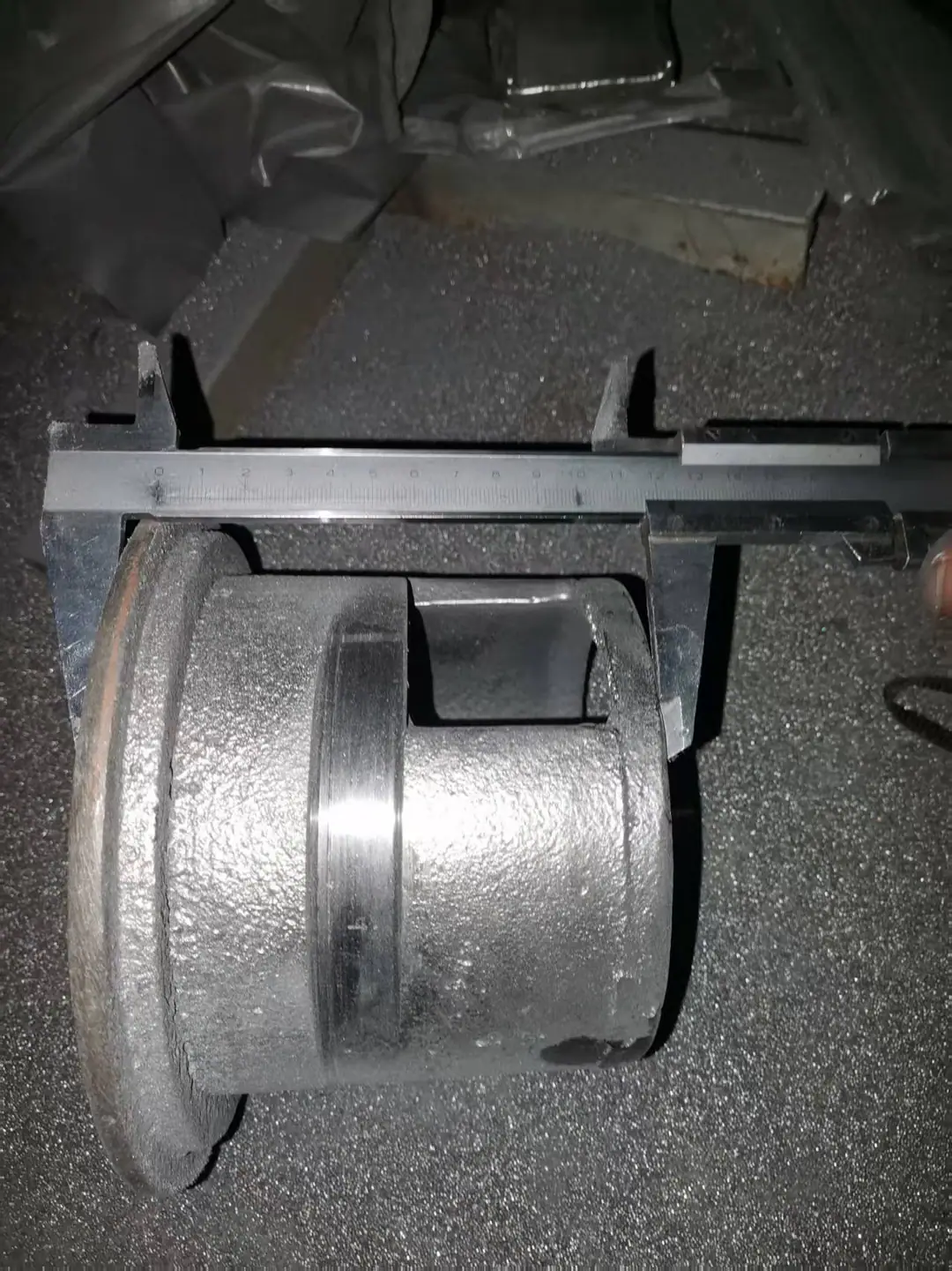 Control cage side measurement with vernier caliper for replacement part identification