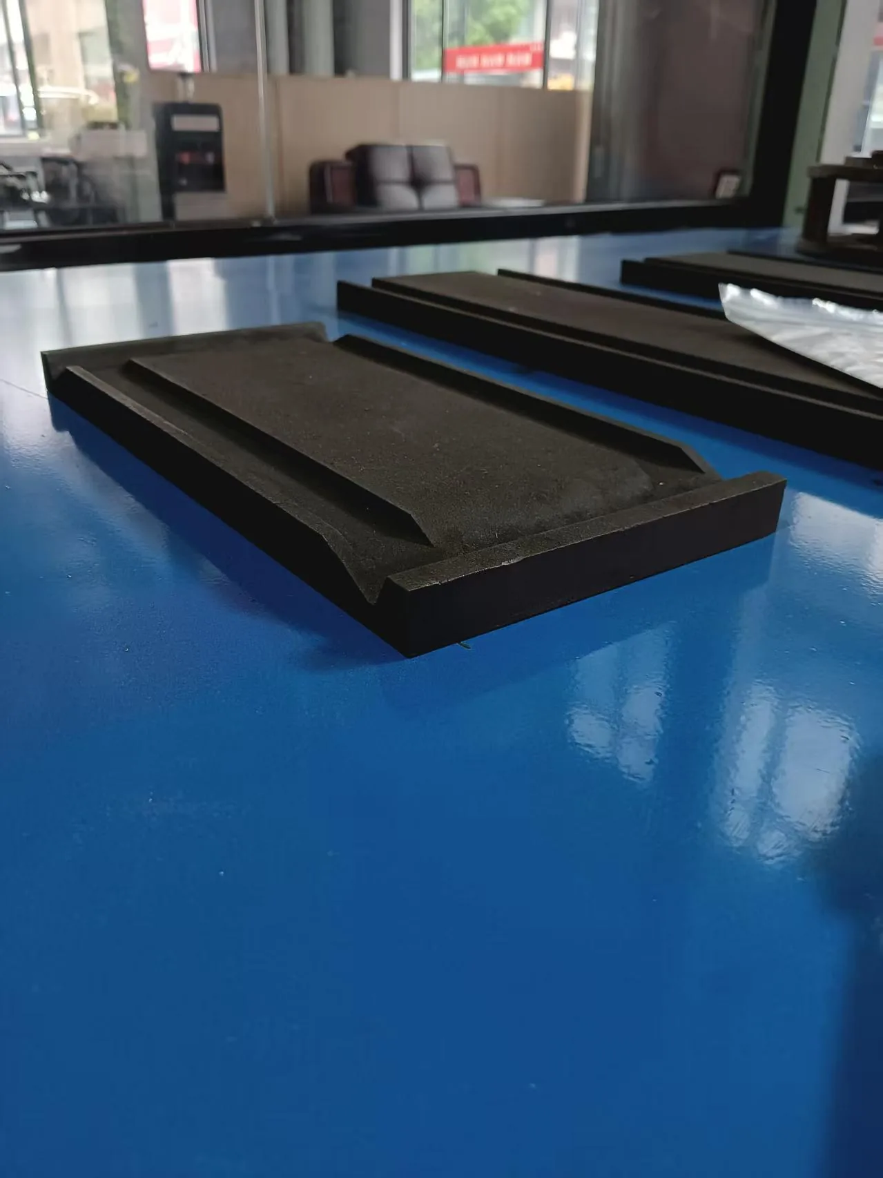 Precision-cast wear plate used for replacement dimension review